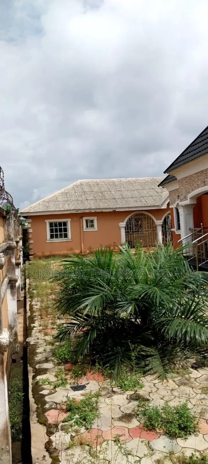 8bdrm Block of Flats in Okoafor for sale in Oko Afo
