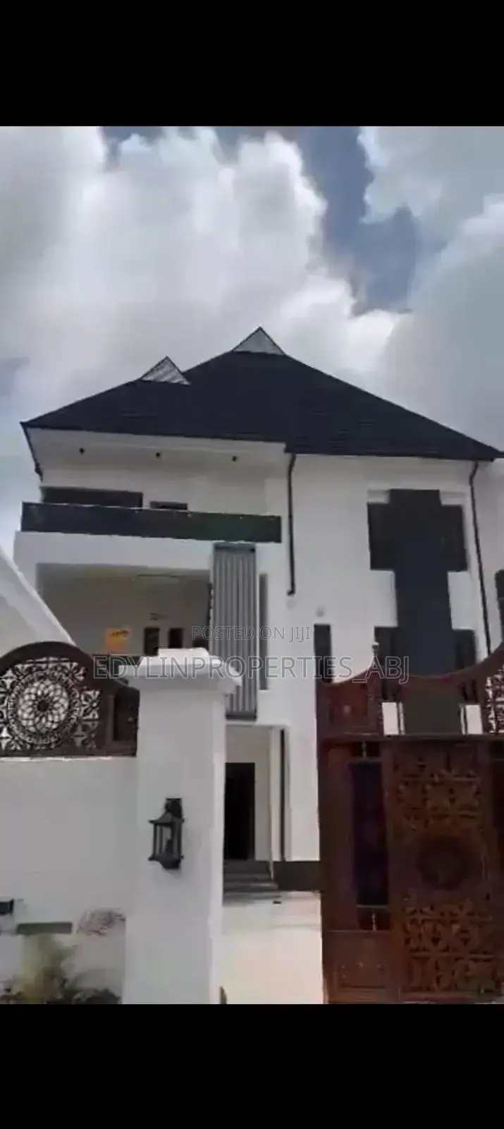 5bdrm Duplex in Inside An Estate, Guzape District for sale in Guzape District