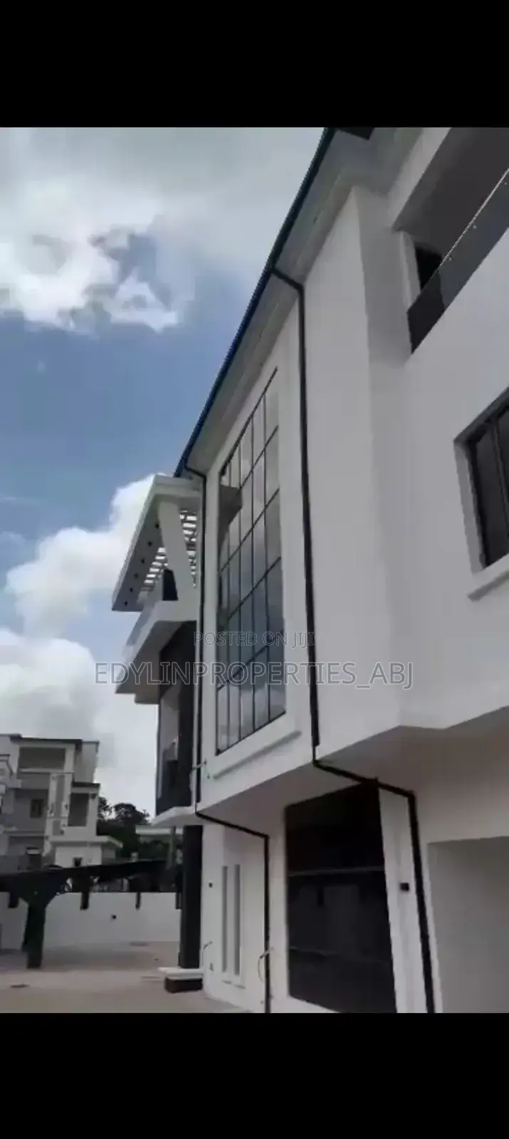 5bdrm Duplex in Inside An Estate, Guzape District for sale in Guzape District