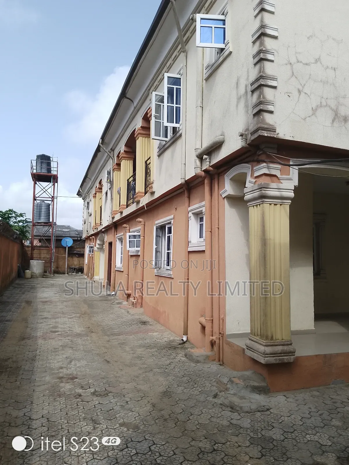 Furnished 20bdrm House in Okokomaiko for sale in Okokomaiko