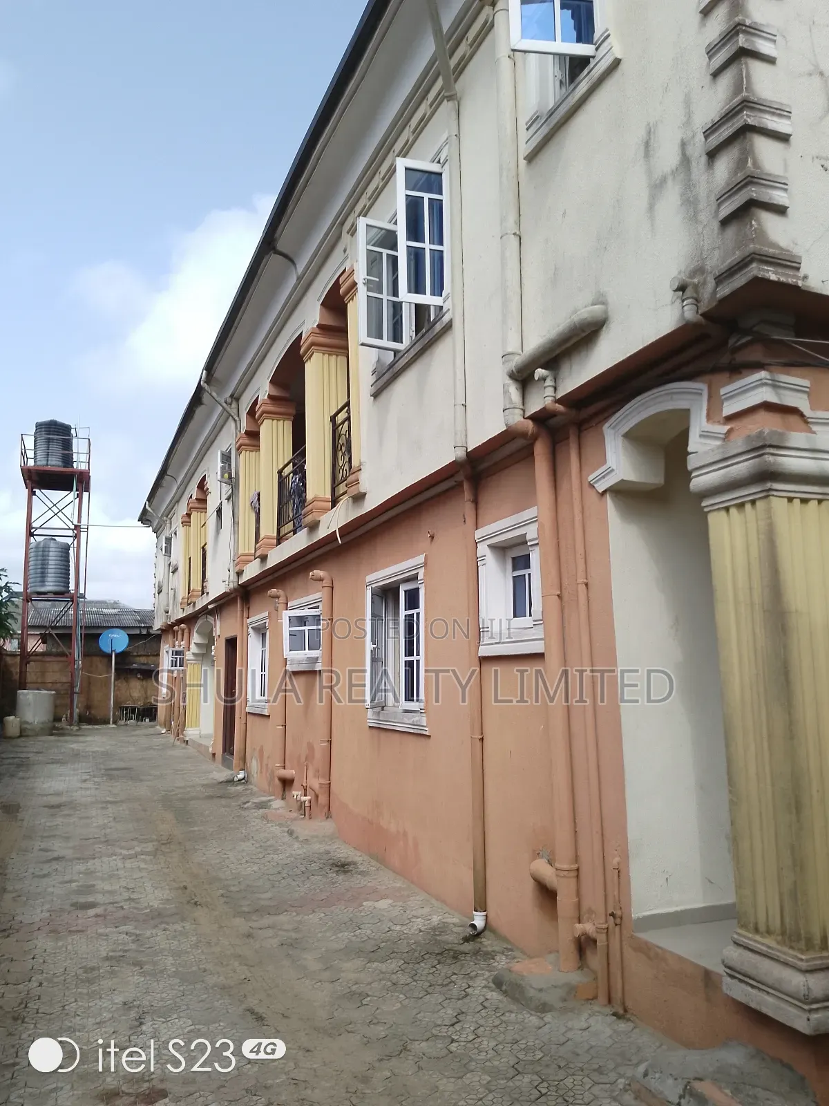 Furnished 20bdrm House in Okokomaiko for sale in Okokomaiko