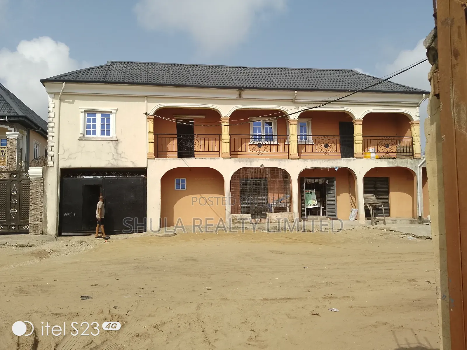 Furnished 20bdrm House in Okokomaiko for sale in Okokomaiko