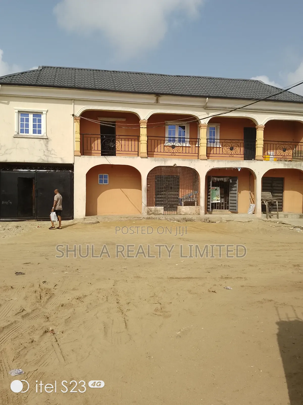 Furnished 20bdrm House in Okokomaiko for sale in Okokomaiko