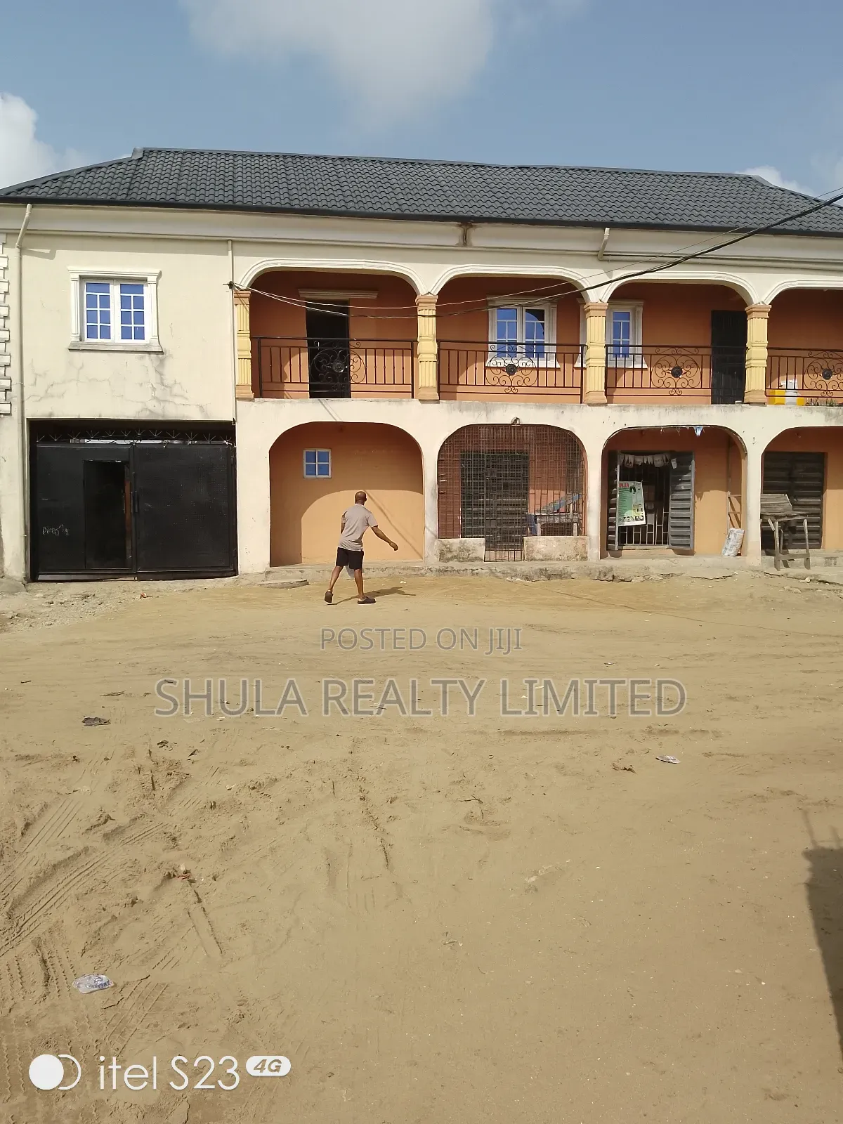 Furnished 20bdrm House in Okokomaiko for sale in Okokomaiko