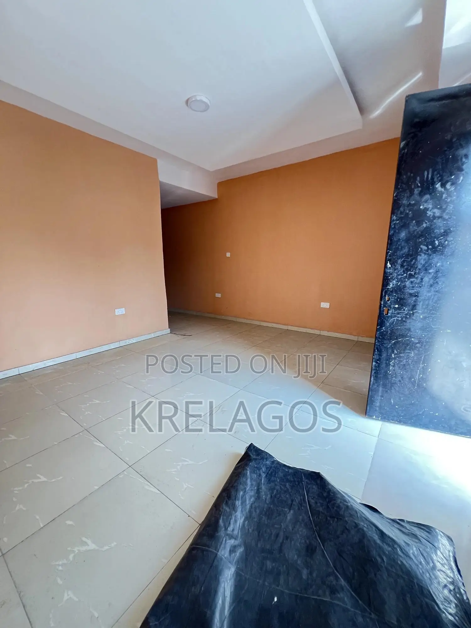 2bdrm Apartment In Ologolo, Lekki For Sale in Lekki