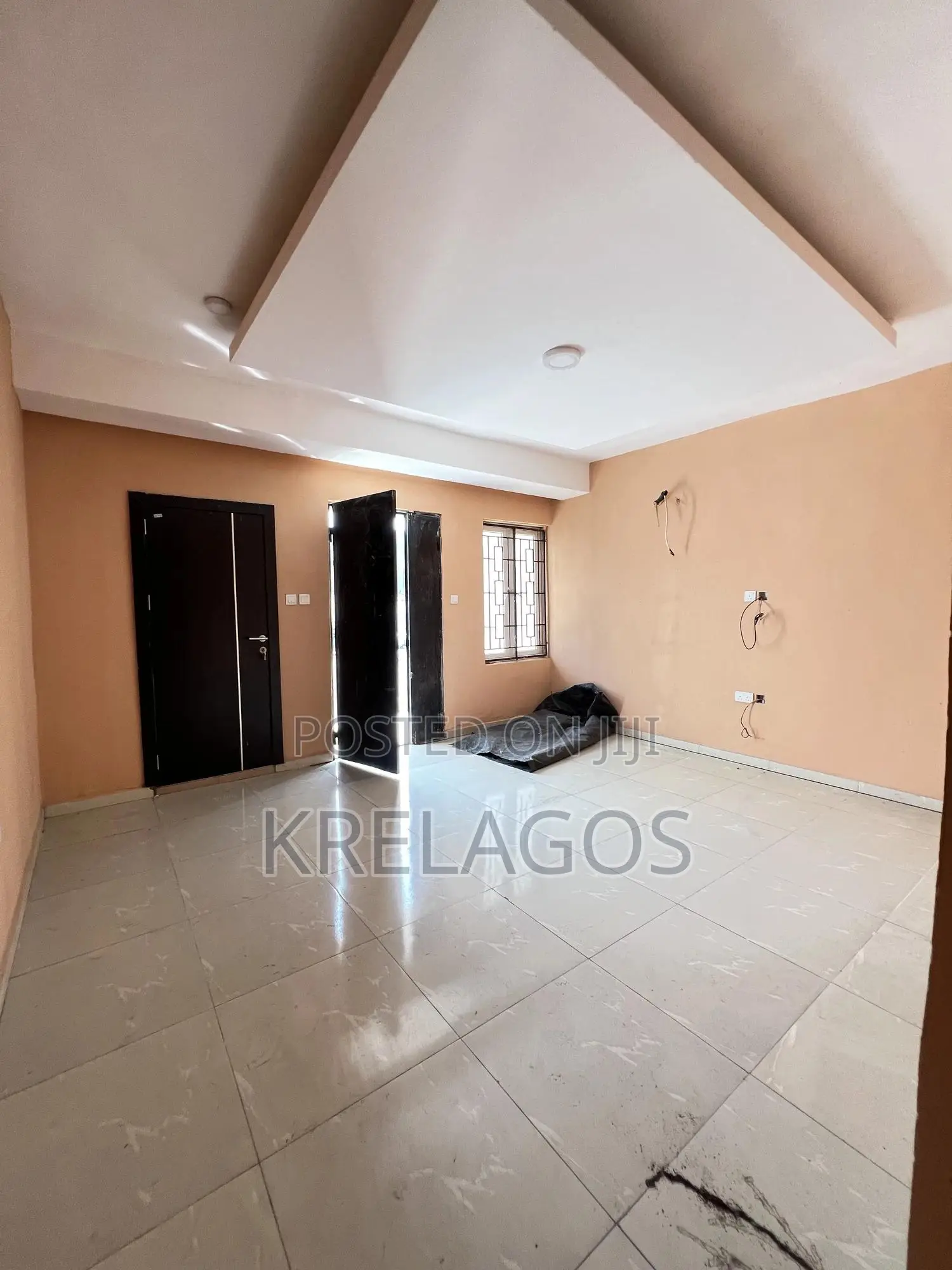 2bdrm Apartment In Ologolo, Lekki For Sale in Lekki