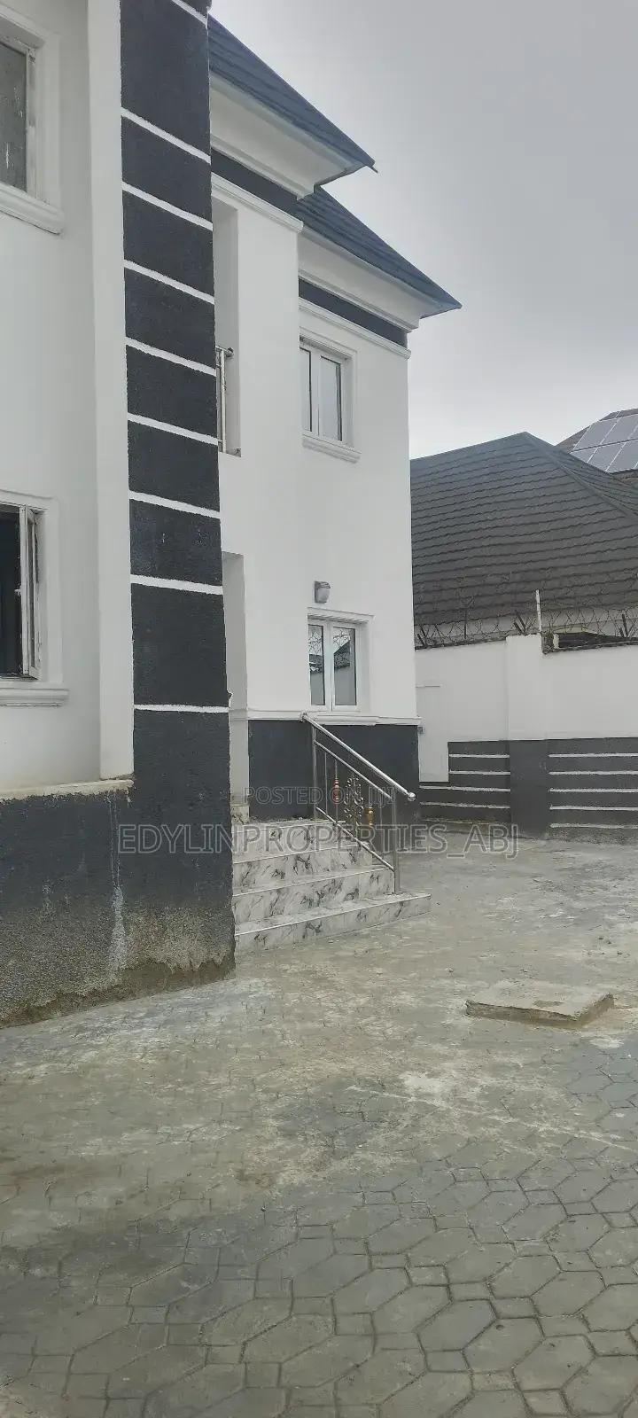 5bdrm Duplex in Apo Resettlement for sale in Apo Resettlement