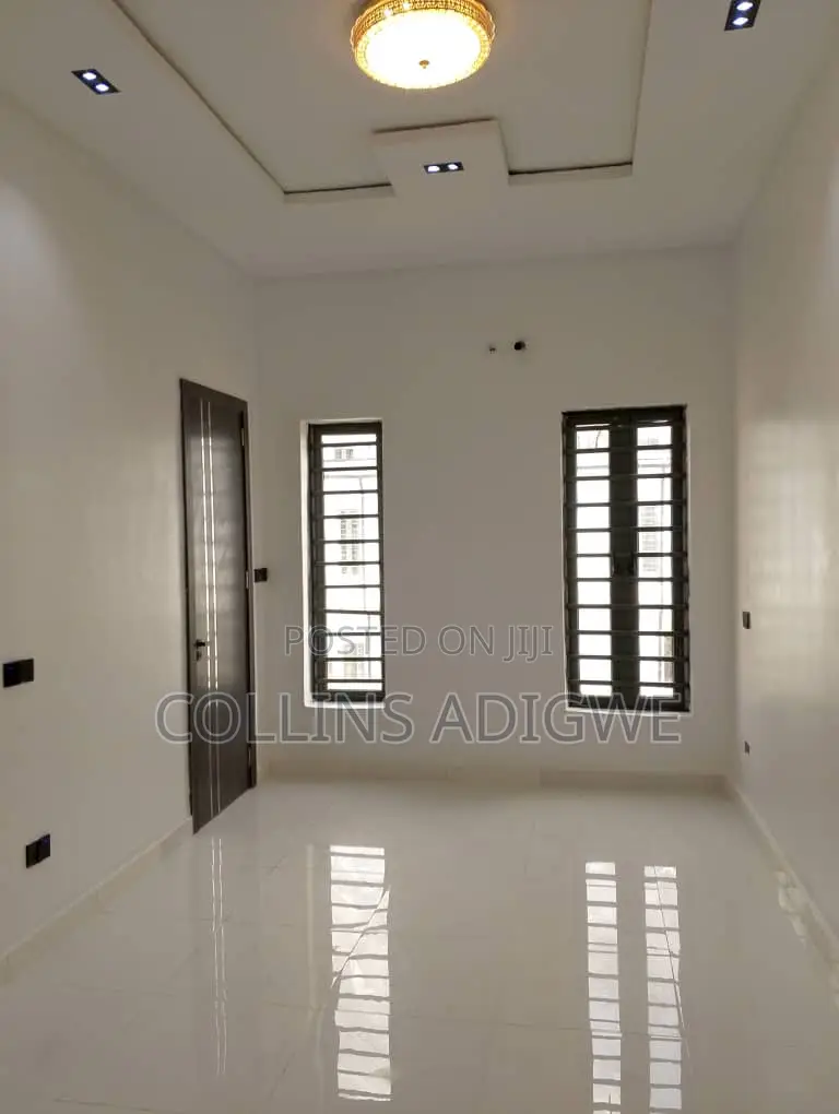 5bdrm Duplex in Call To Enter Estate for sale in Ajah