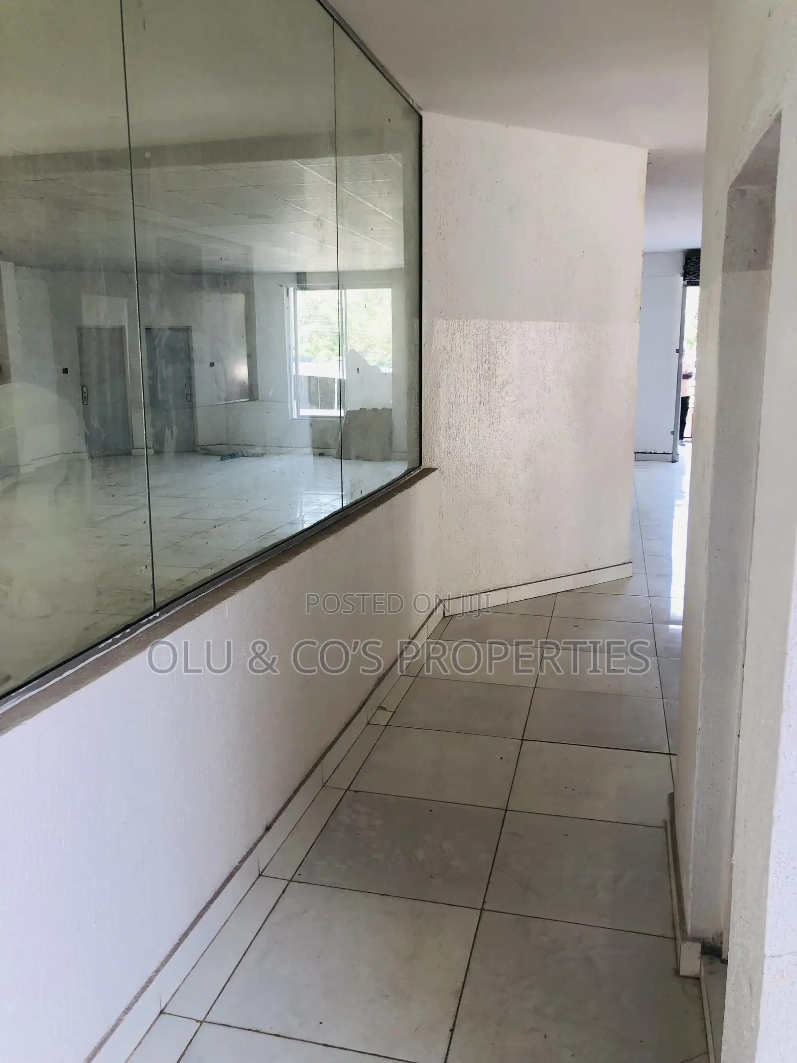 Office Space in Zone 5 / Wuse