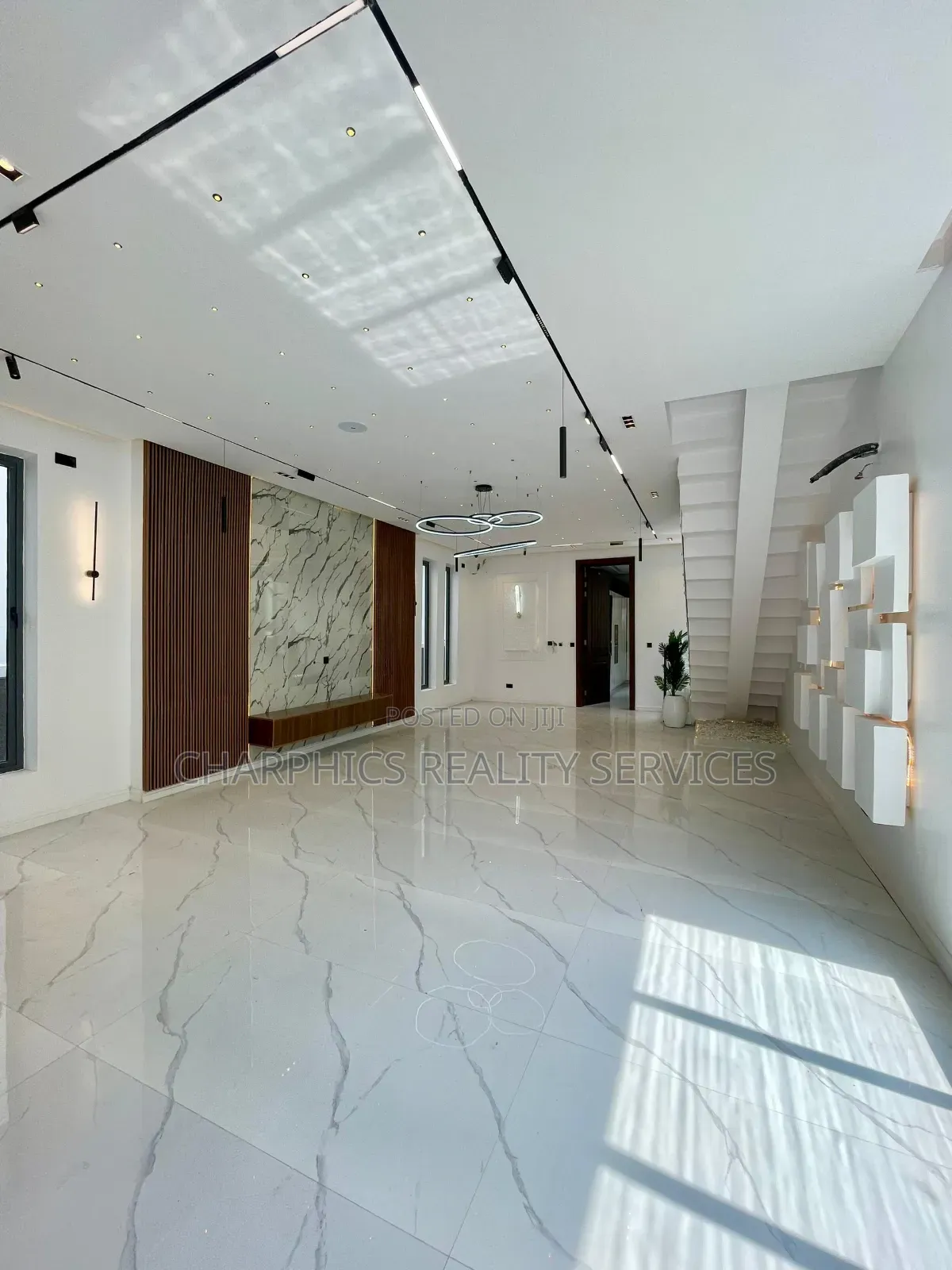 5bdrm Duplex in Ikota for sale in Ikota