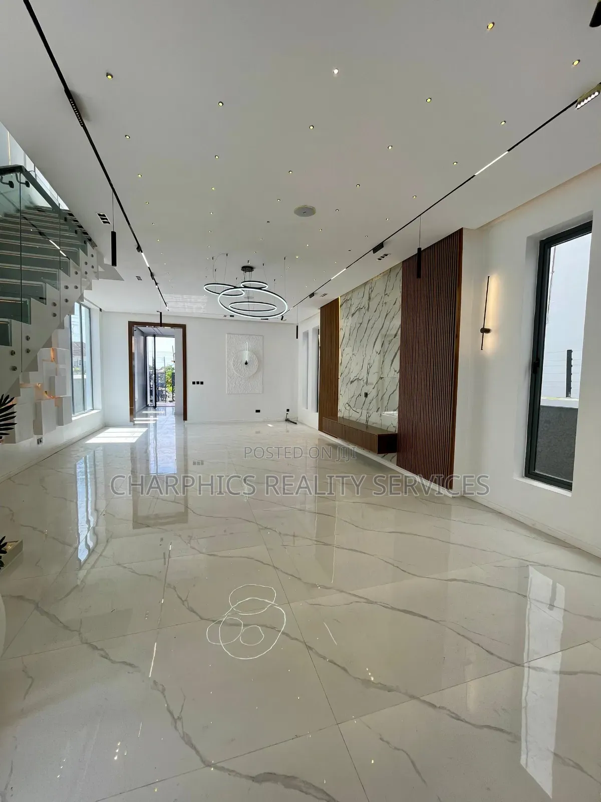 5bdrm Duplex in Ikota for sale in Ikota