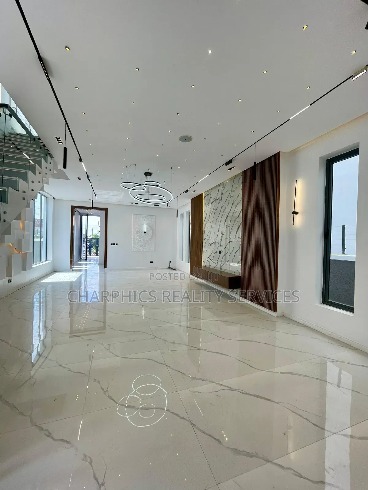 5bdrm Duplex in Ikota for sale in Ikota
