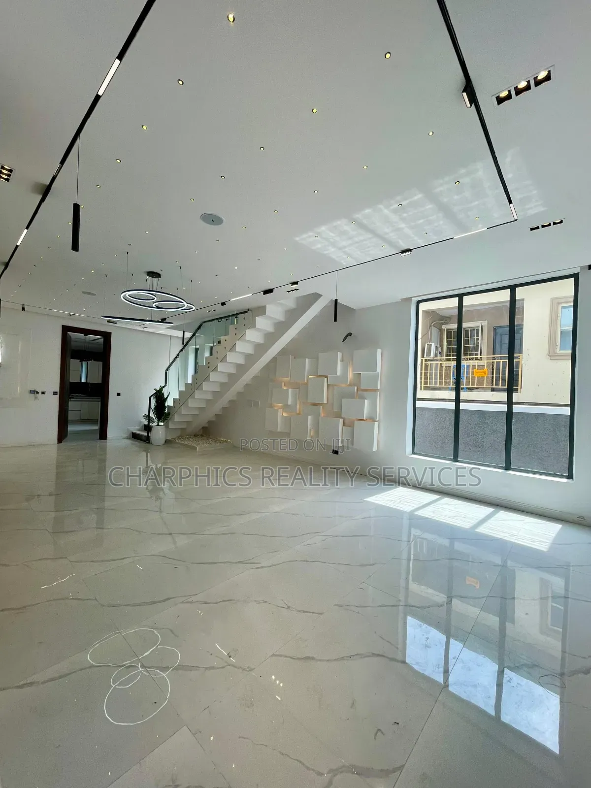 5bdrm Duplex in Ikota for sale in Ikota