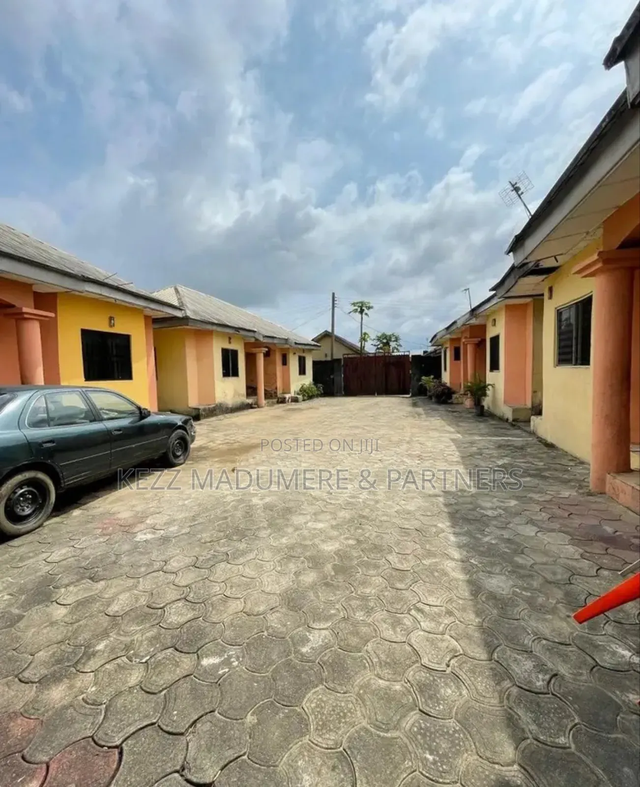 2bdrm Block of Flats in Rumuahulu , Port for sale in Port-Harcourt