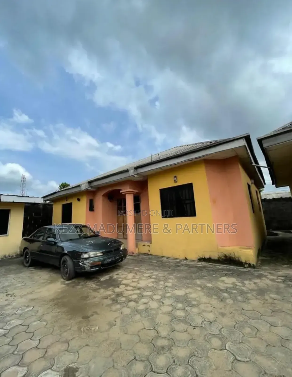 2bdrm Block of Flats in Rumuahulu , Port for sale in Port-Harcourt