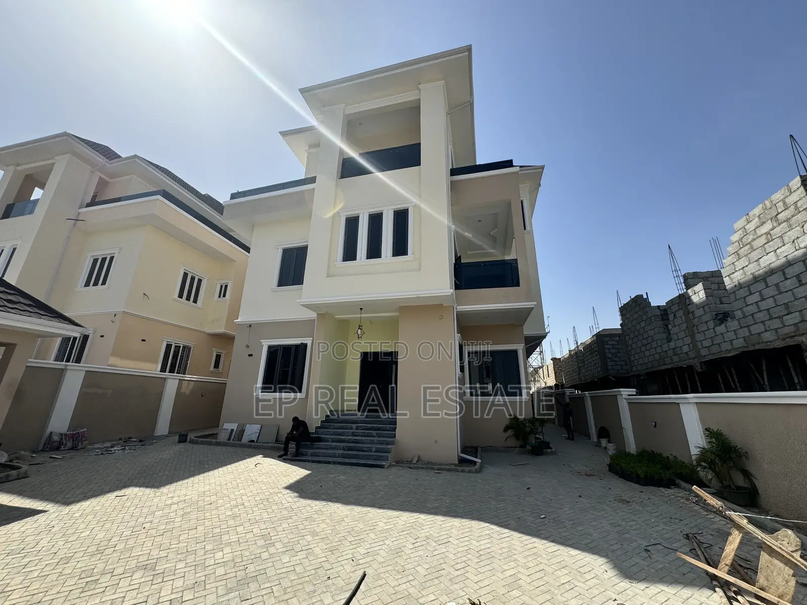 7bdrm Duplex in Guzape for sale in Guzape District