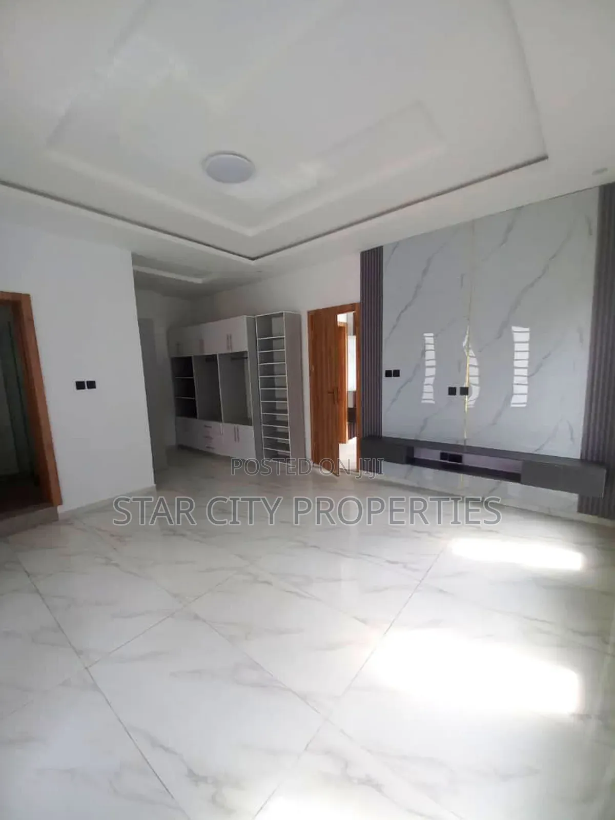 5bdrm Duplex in Omole Phase 2 for sale in Omole Phase 2
