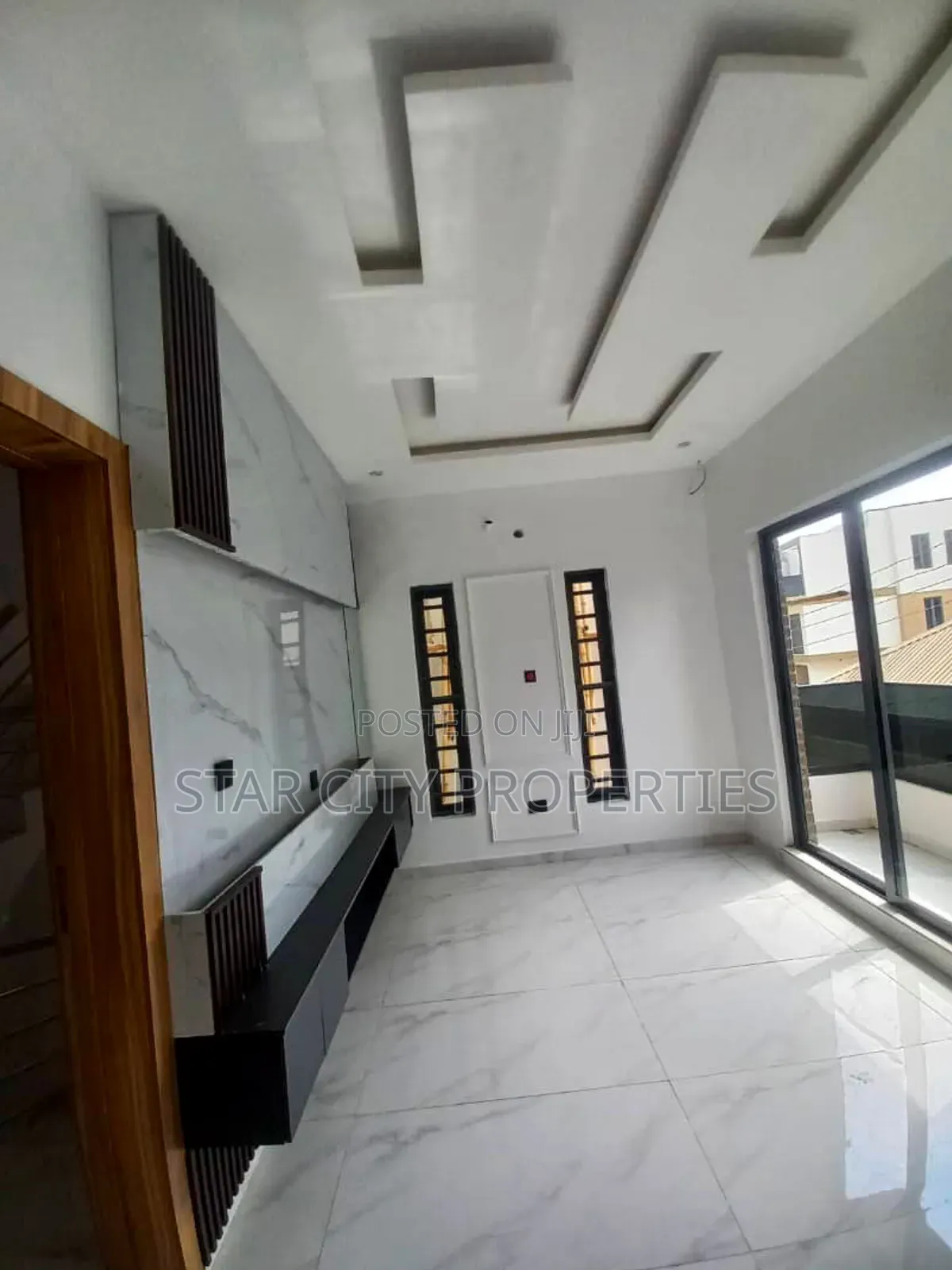 5bdrm Duplex in Omole Phase 2 for sale in Omole Phase 2