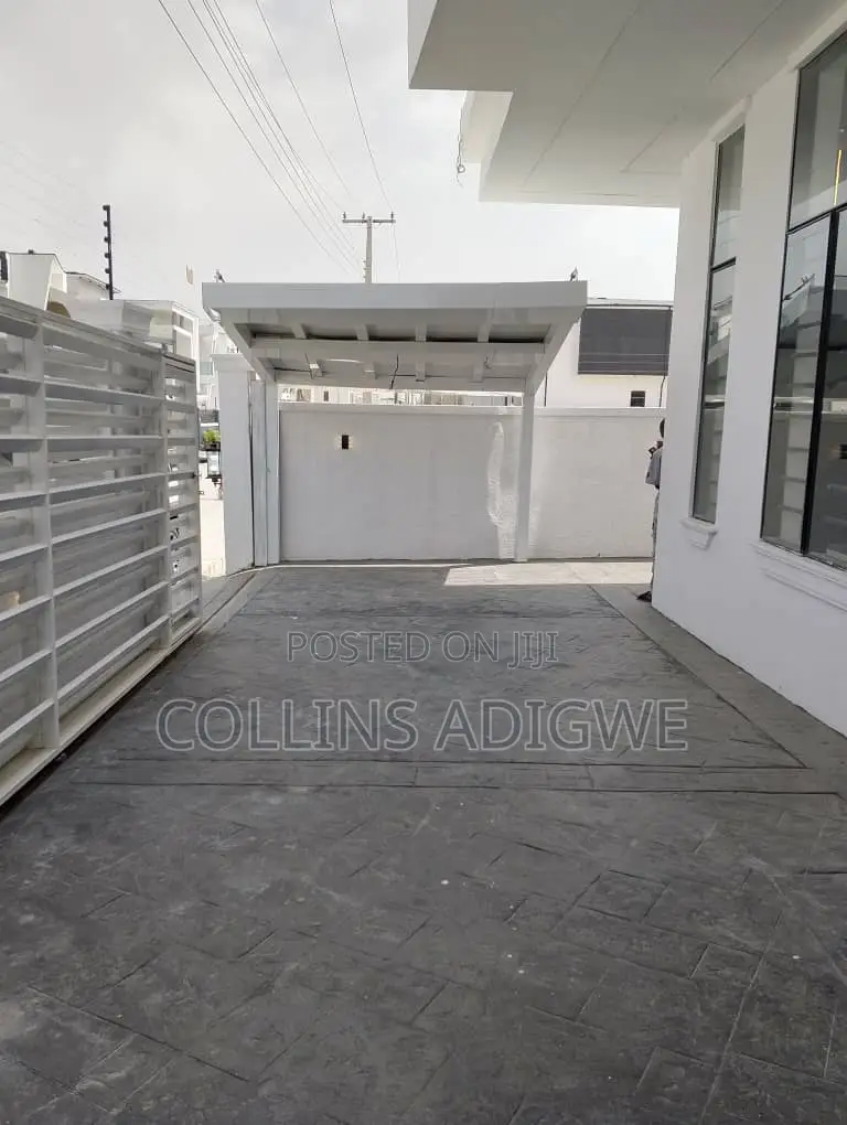 5bdrm Duplex in Code Estate Ajah for sale in Ajah