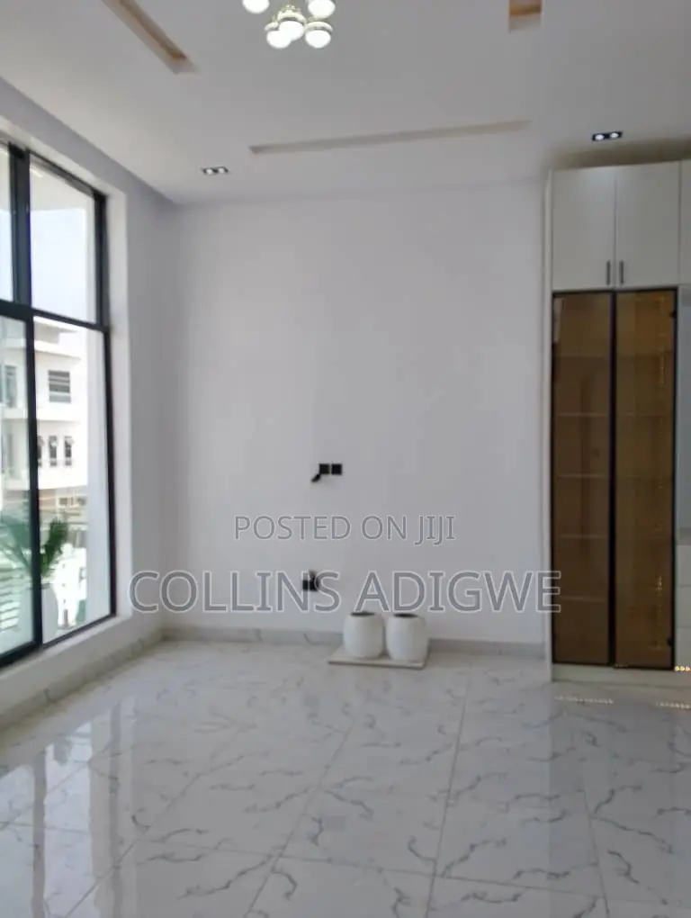 5bdrm Duplex in Code Estate Ajah for sale in Ajah