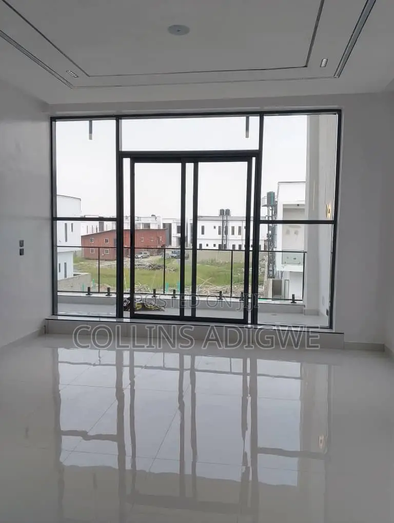 5bdrm Duplex in Flood Free Estate for sale in Ajah