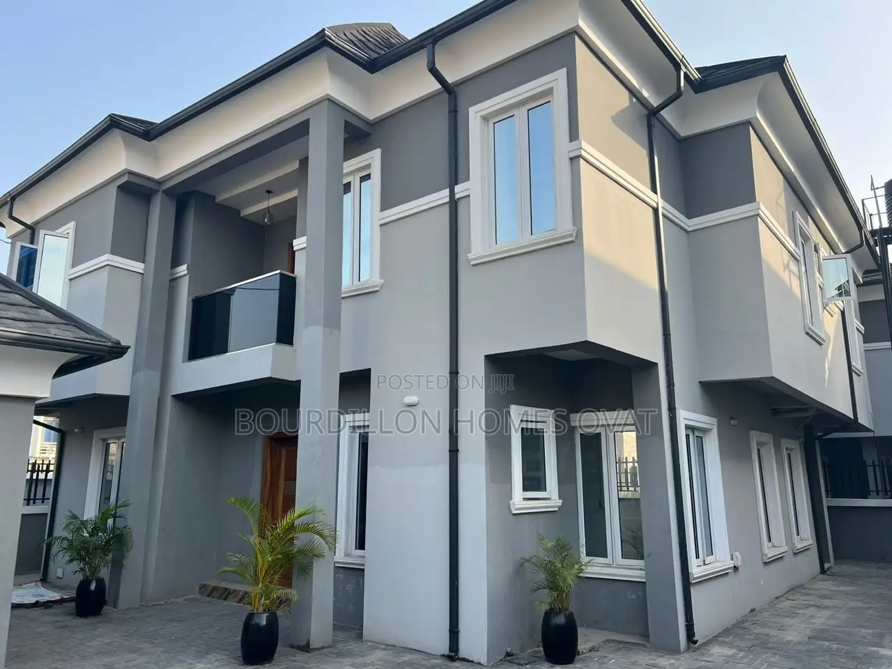 5bdrm Duplex in Ikate for sale in Ikate