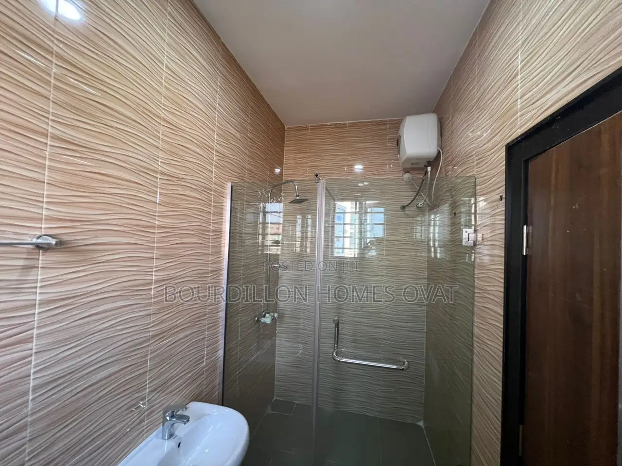 5bdrm Duplex in Ikate for sale in Ikate