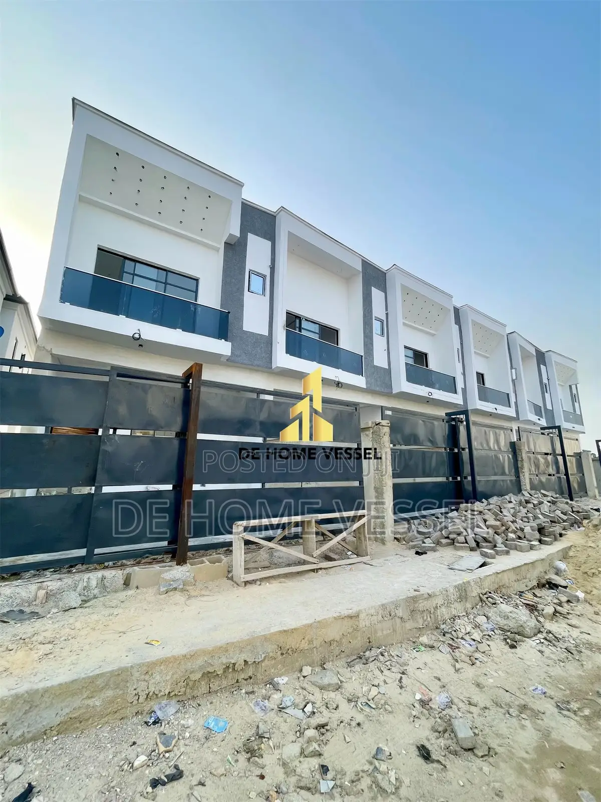 4bdrm Townhouse/Terrace in Ikota for Sale in Ikota