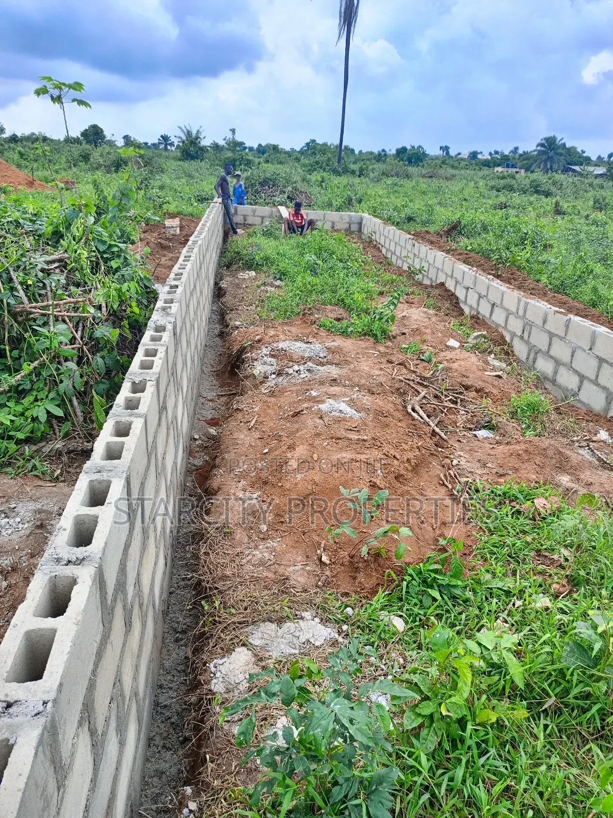 Half Plot Of Land In Igboolomu Agric Directly Facingthe Road in Agric
