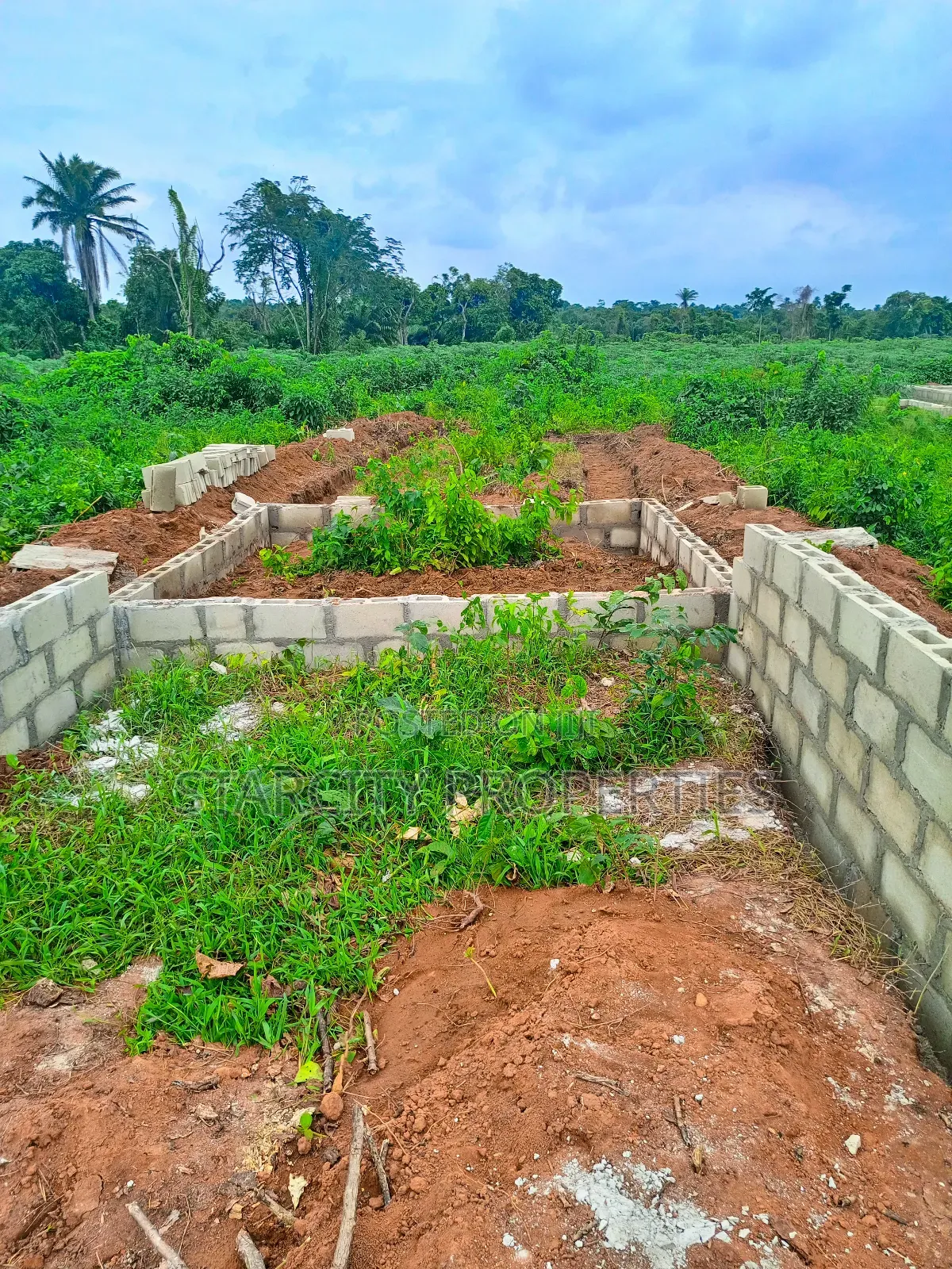 Half Plot Of Land In Igboolomu Agric Directly Facingthe Road in Agric