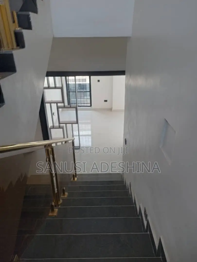 5bdrm Duplex in Guzape District for sale in Guzape District