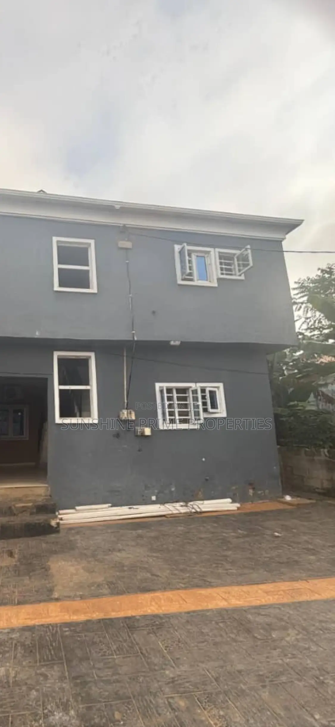 For SALE an Ultramodern 10 Rooms Located : FUTA South in Akure