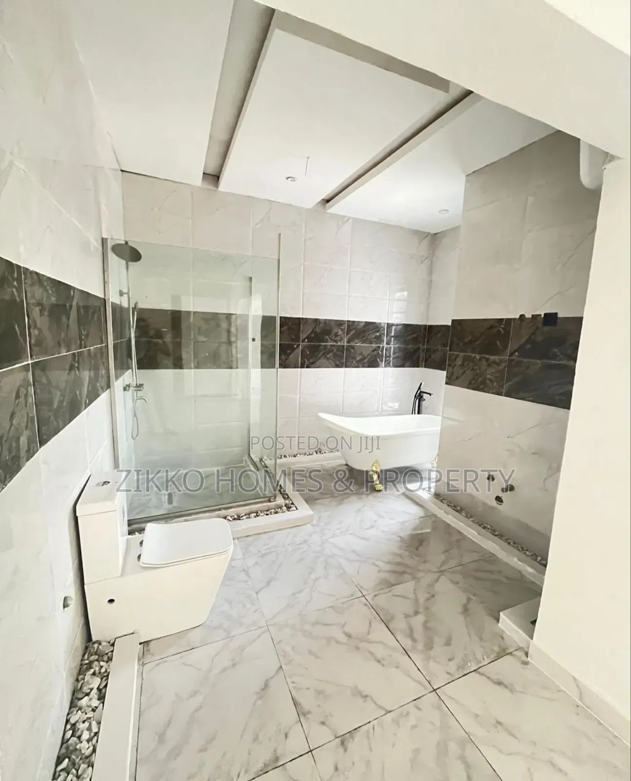 5bdrm Duplex in Osapa London, Lekki for sale in Lekki