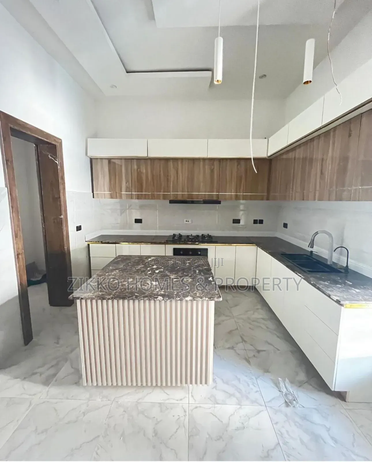 5bdrm Duplex in Osapa London, Lekki for sale in Lekki