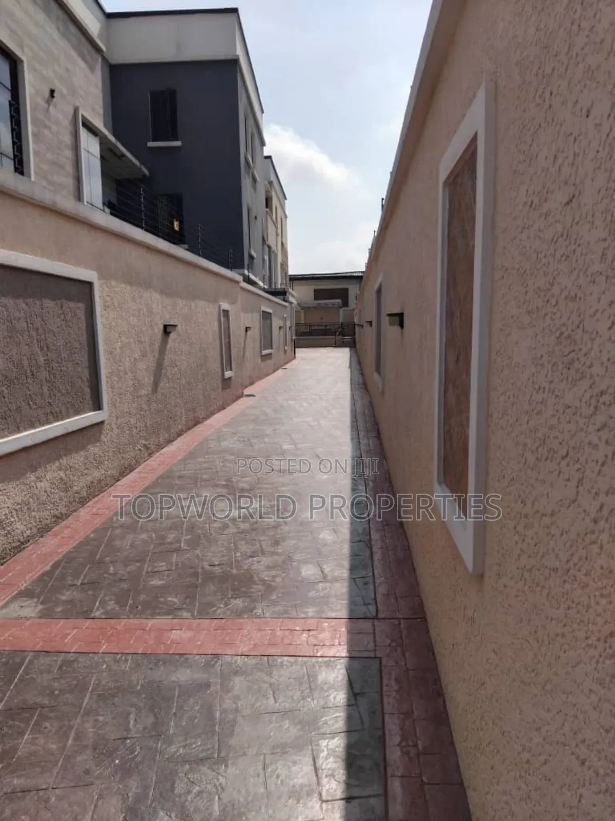 5bdrm Duplex in Mole Phase 1 for sale in Omole Phase 1