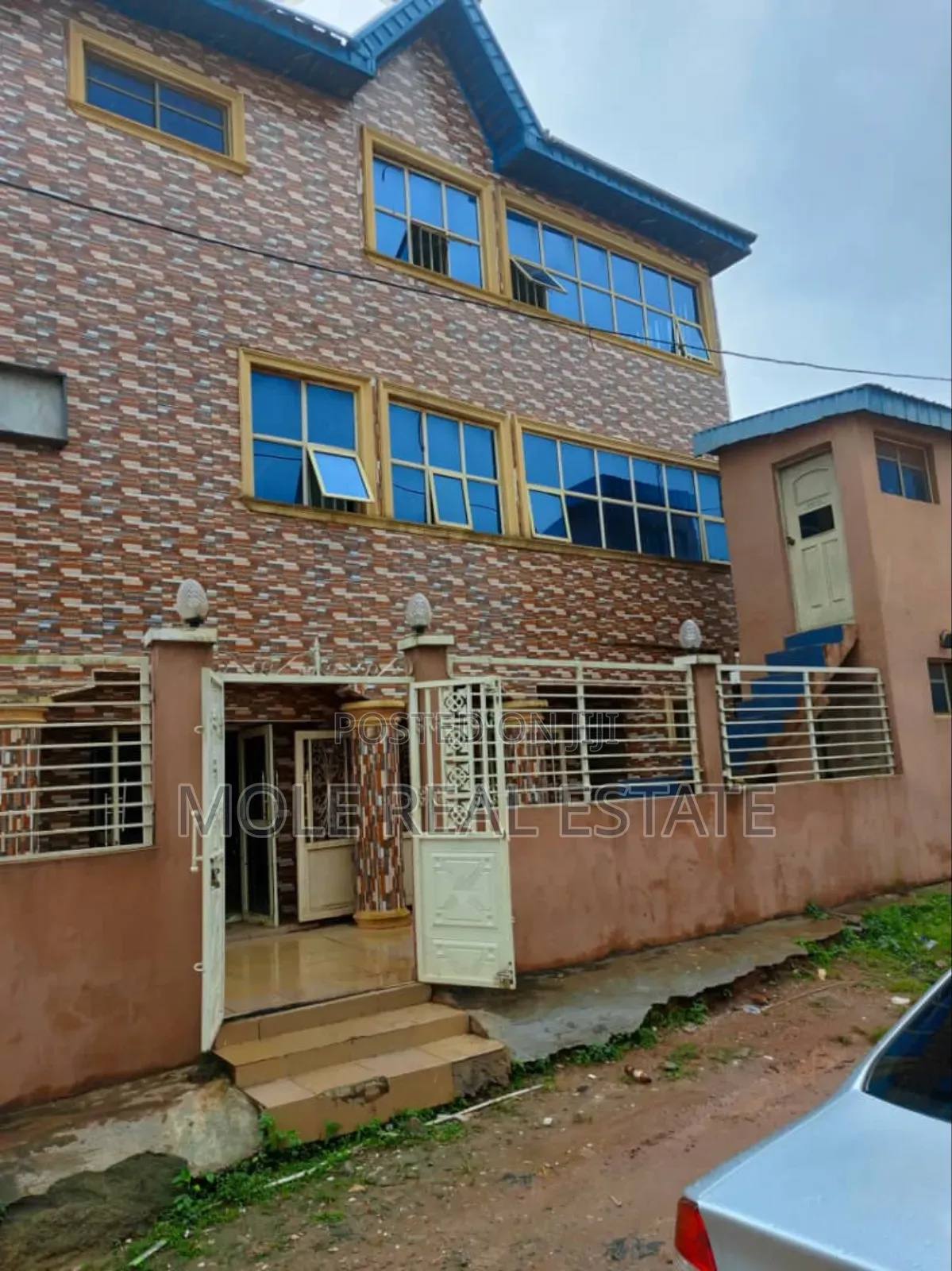6 Unit of Luxery Flats Jakonde Okeafar in Oke-Afa