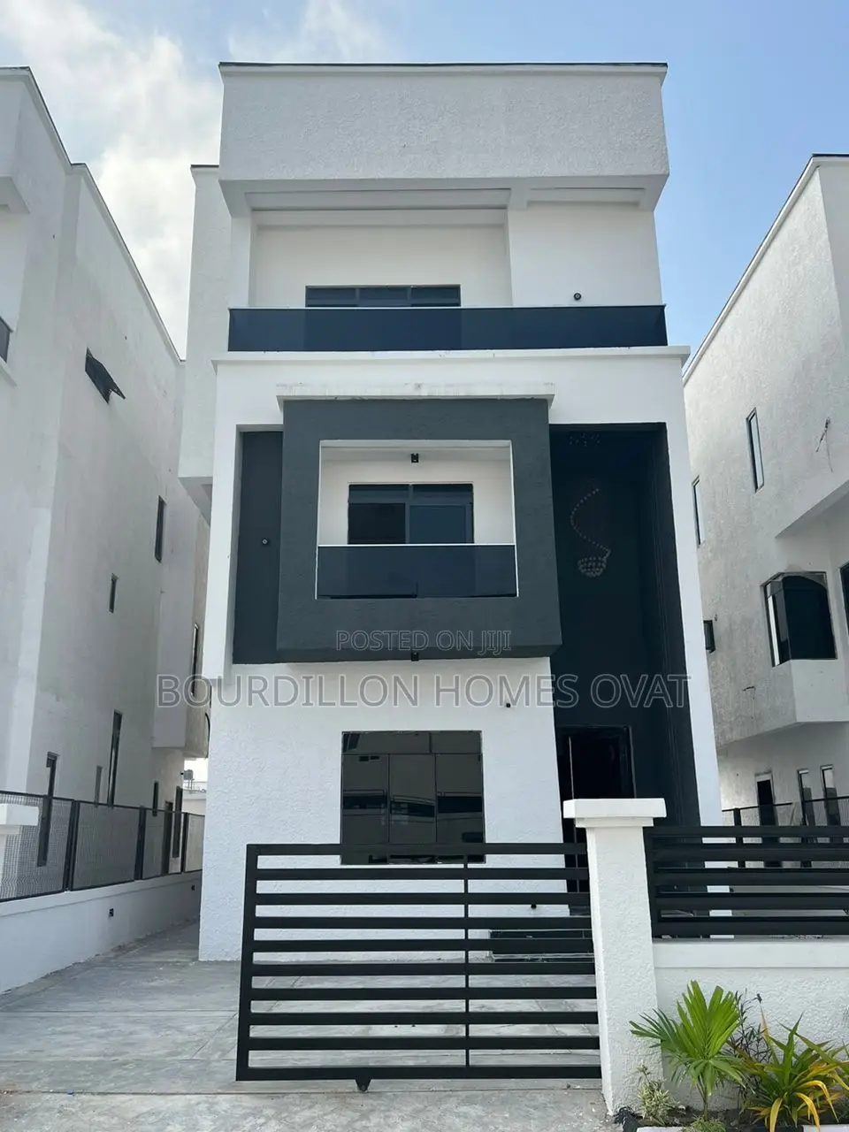 5bdrm Duplex in Ikate for sale in Ikate