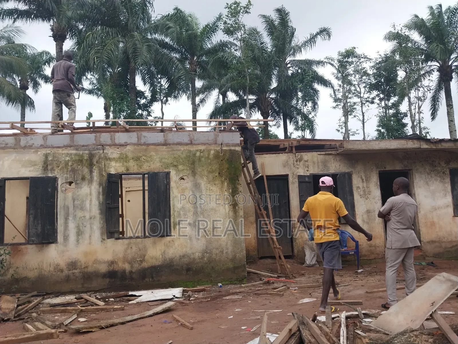 Bungalow on Half Plot Governor's Rd in Igando / Ikotun/Igando