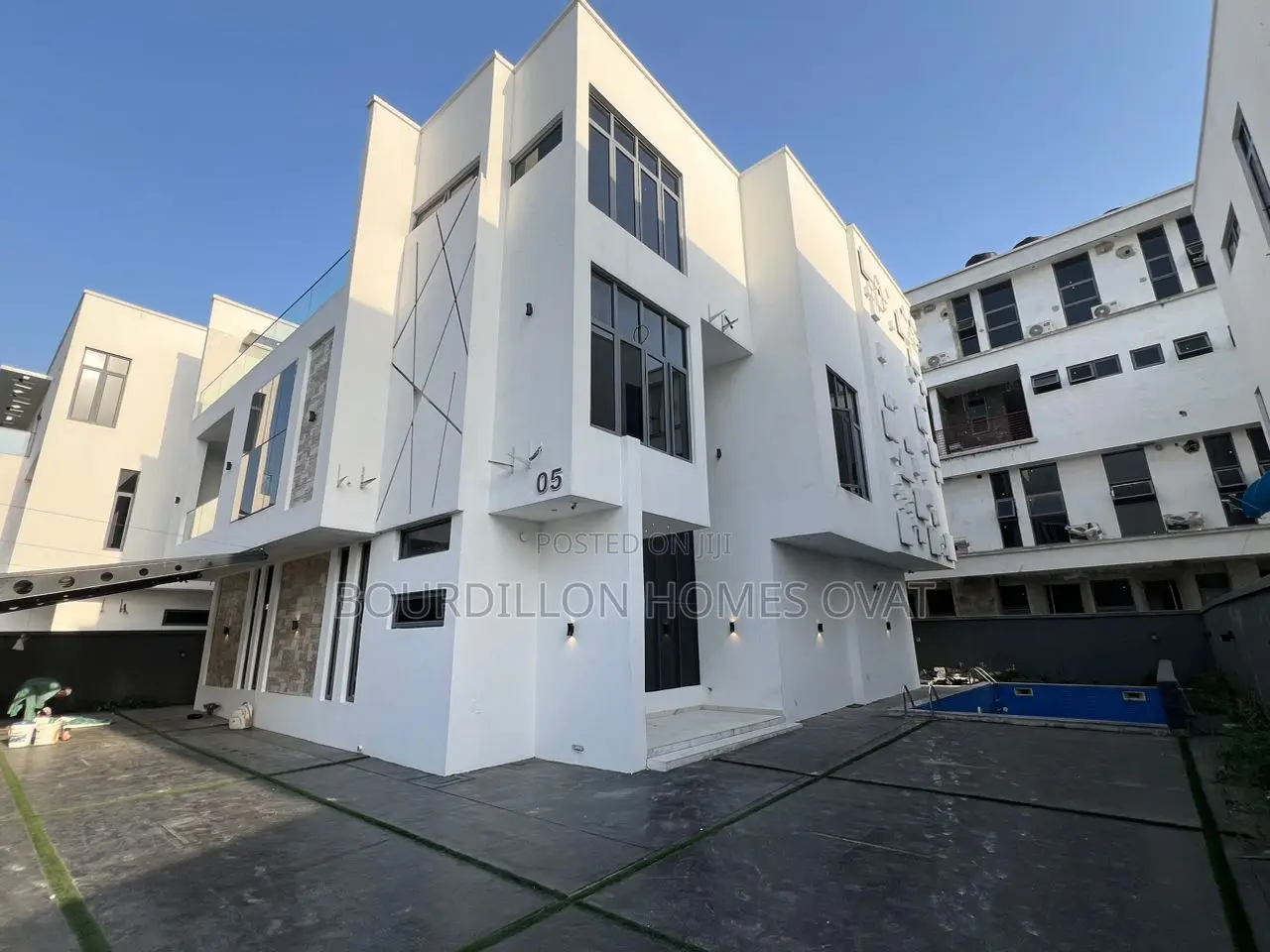 5bdrm Duplex in Jakande for sale in Jakande