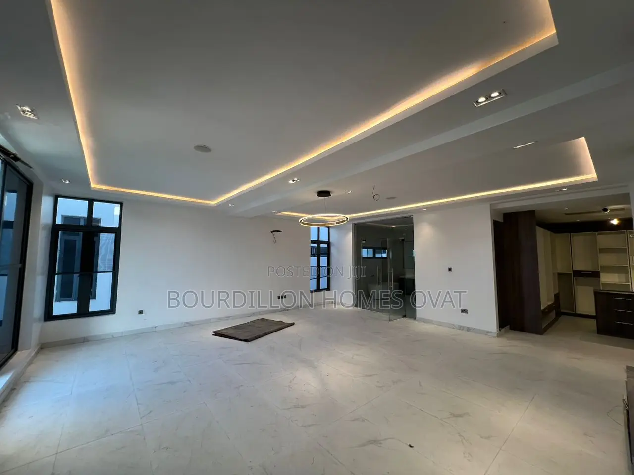 5bdrm Duplex in Jakande for sale in Jakande