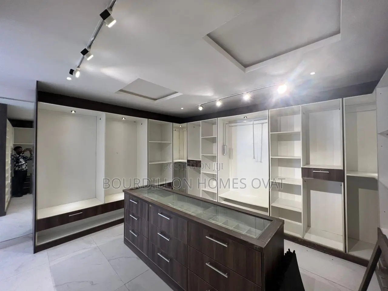 5bdrm Duplex in Jakande for sale in Jakande