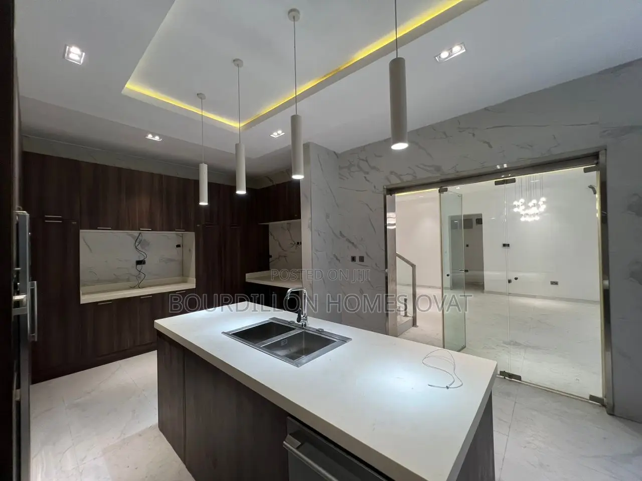 5bdrm Apartment in Jakande for sale in Jakande