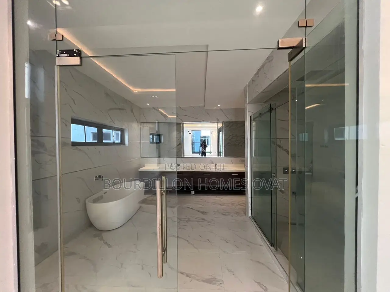 5bdrm Apartment in Jakande for sale in Jakande