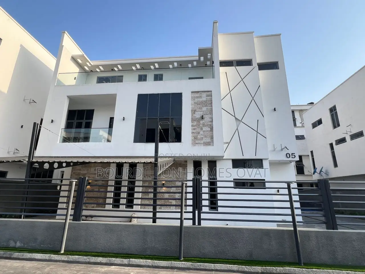 5bdrm Apartment in Jakande for sale in Jakande