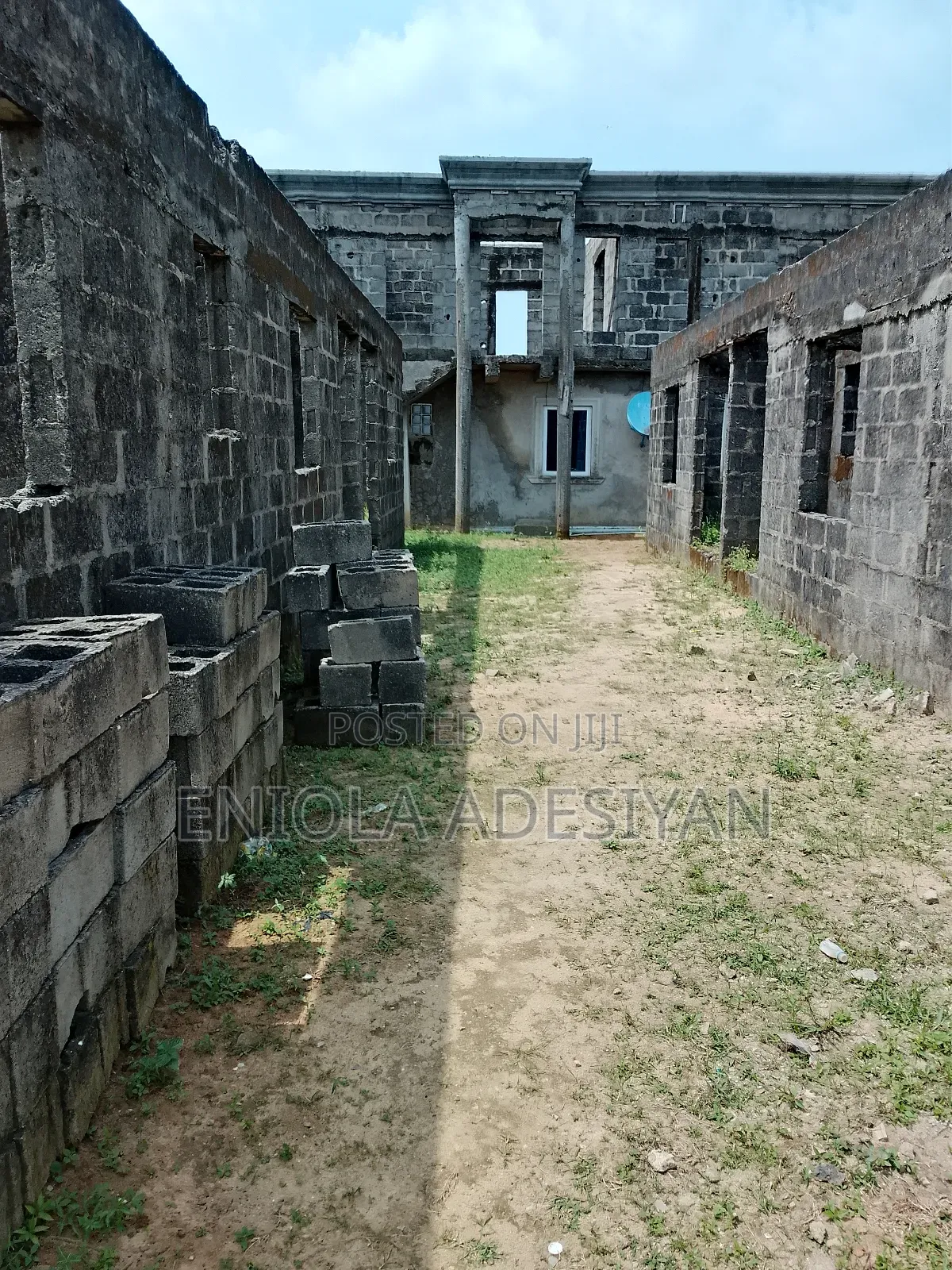 12bdrm Block of Flats in Ikorodu Bomoku Oku, Igbogbo for sale in Igbogbo