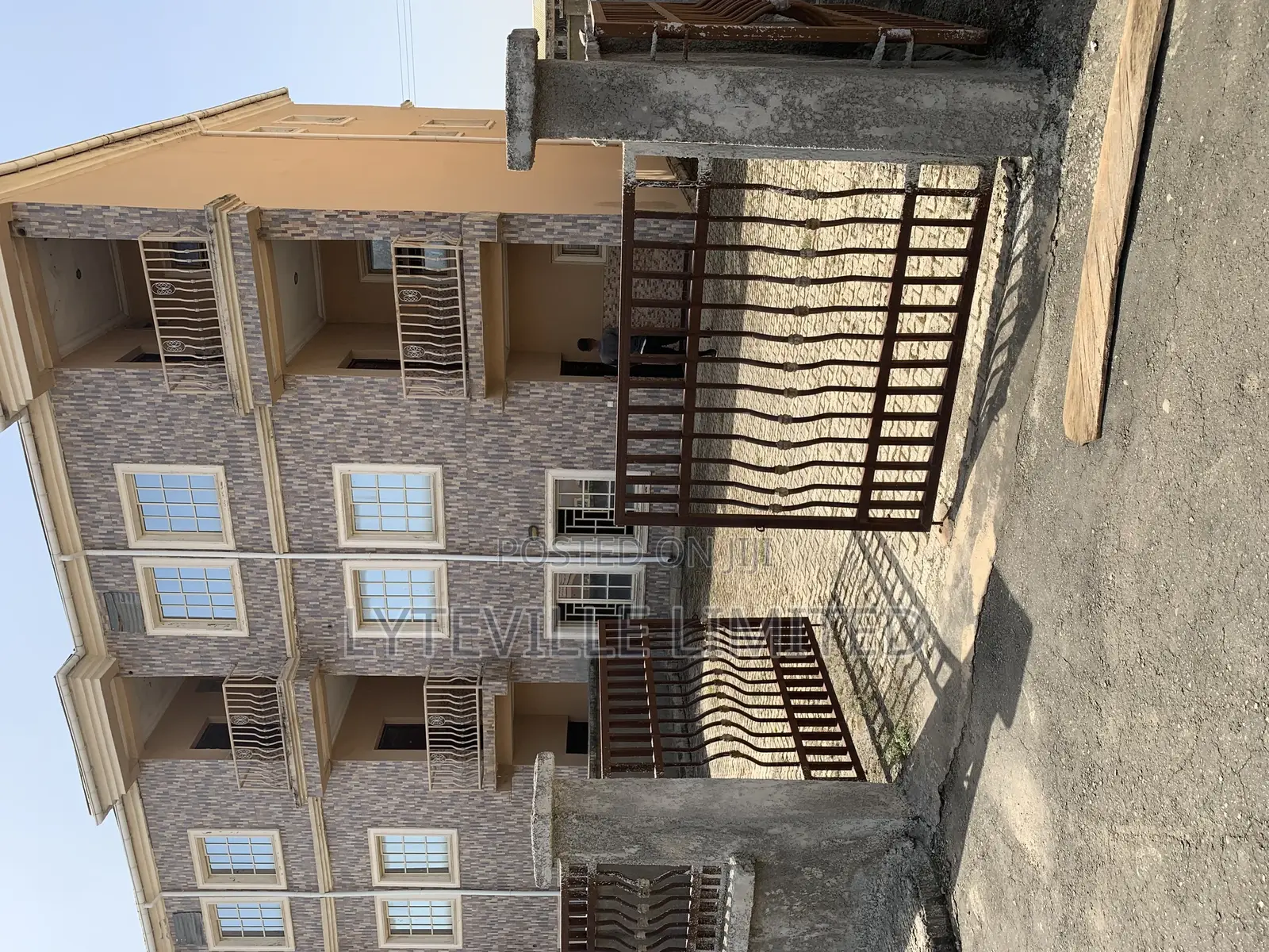 5bdrm Duplex in Idu Industrial for sale in Idu Industrial