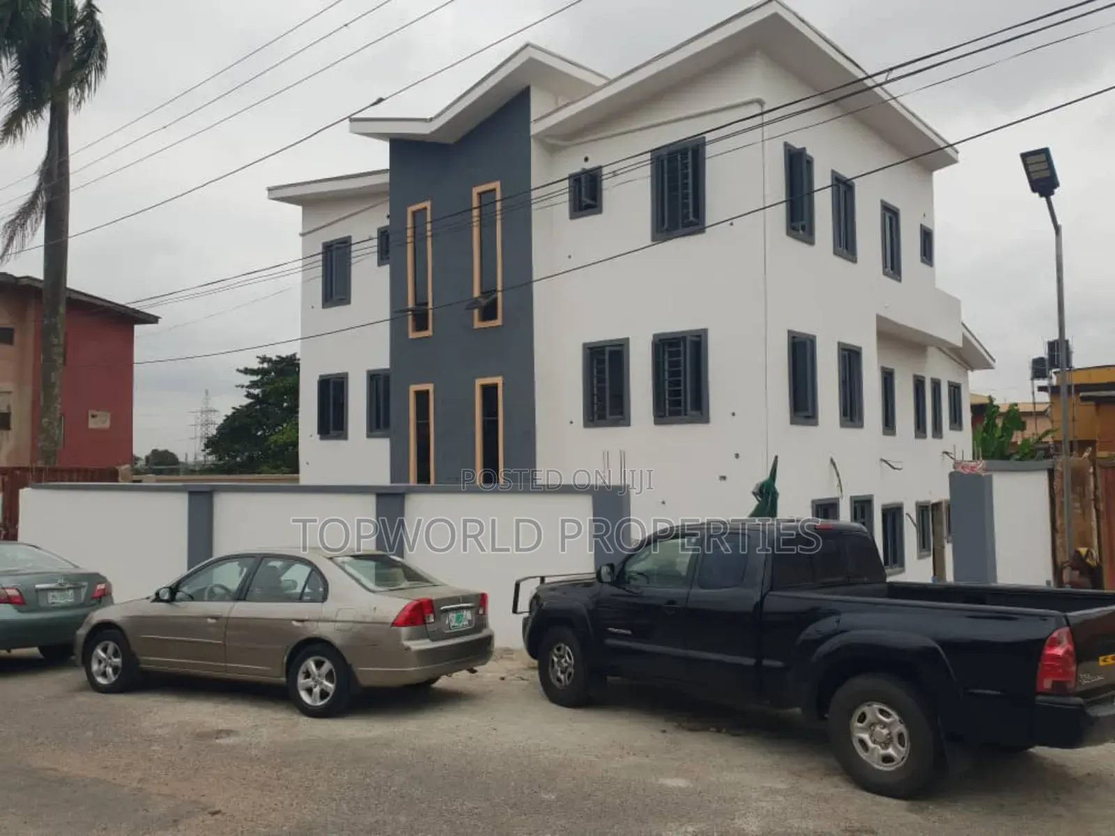 5bdrm Duplex In Adeniyi Jones Ikeja For Sale in Adeniyi Jones