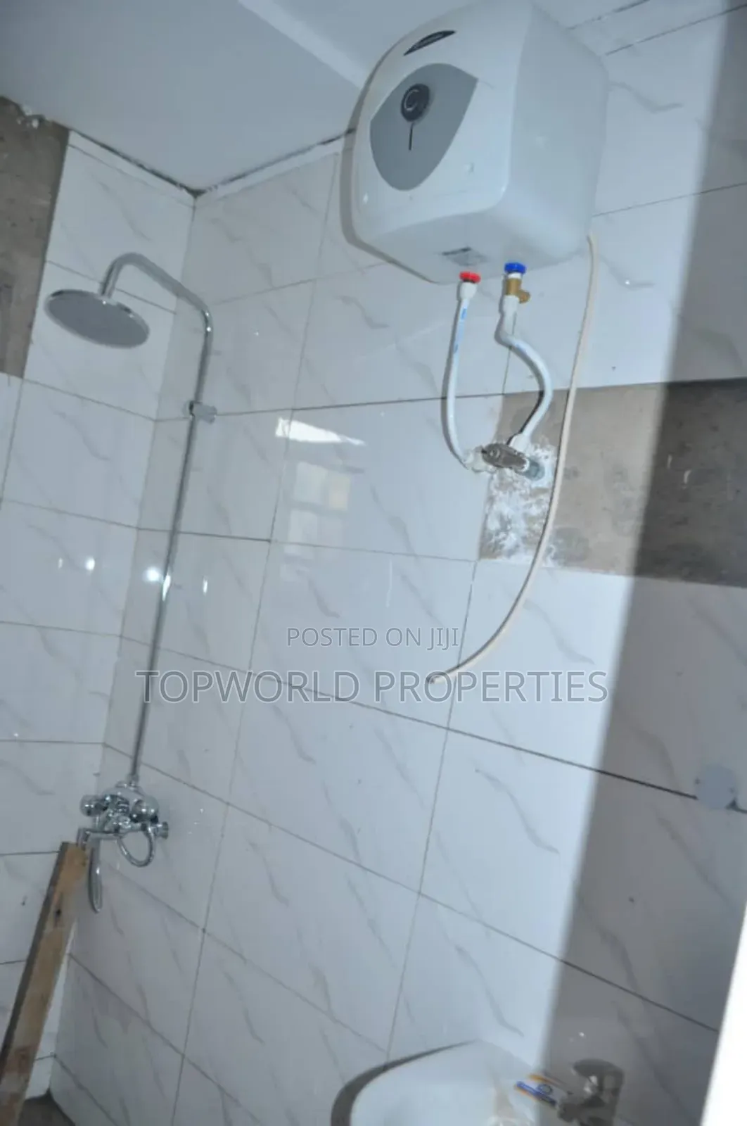 5bdrm Duplex In Adeniyi Jones Ikeja For Sale in Adeniyi Jones