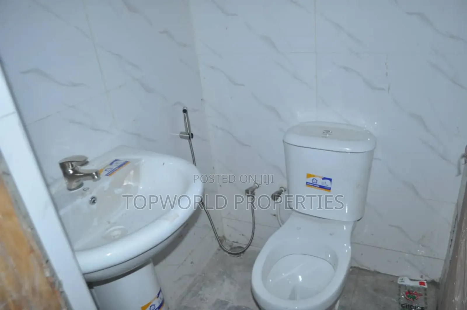 5bdrm Duplex In Adeniyi Jones Ikeja For Sale in Adeniyi Jones