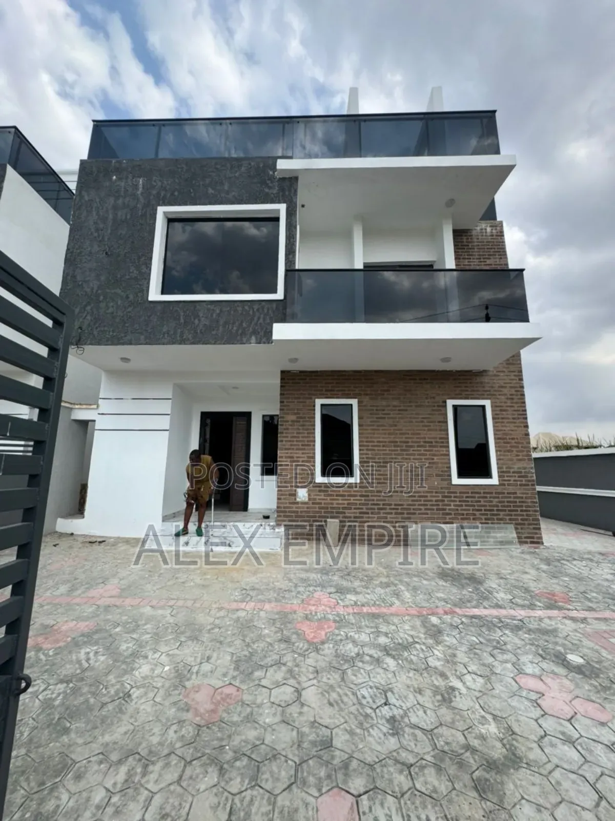 5bdrm Duplex in Ago Palace for sale in Ago Palace